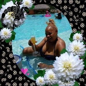 Meet your Posher, Carla